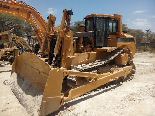 Taller De Mecanica De Maquinaria Pesada. Escuela De Operadores Adoingenieros Sullana.